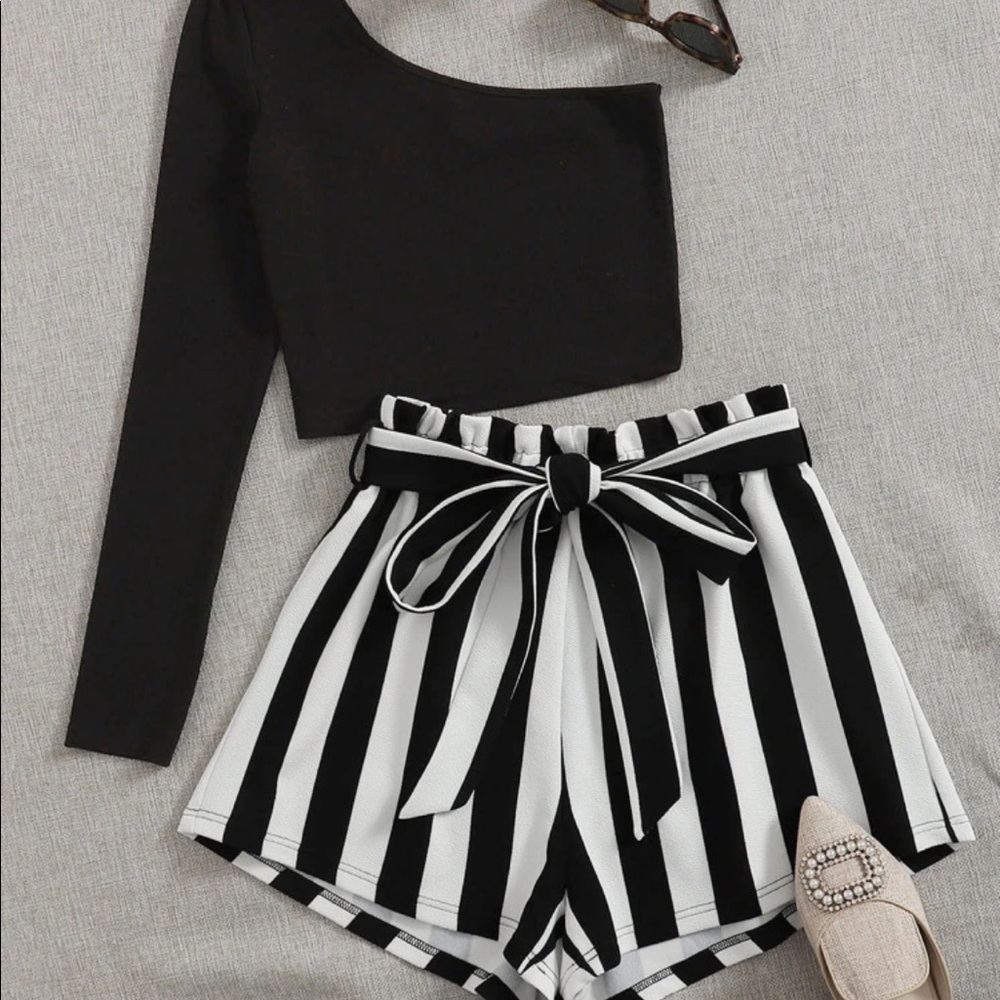 NEW SHIEN SET SHORT AND TOP WHITE AND BLACK